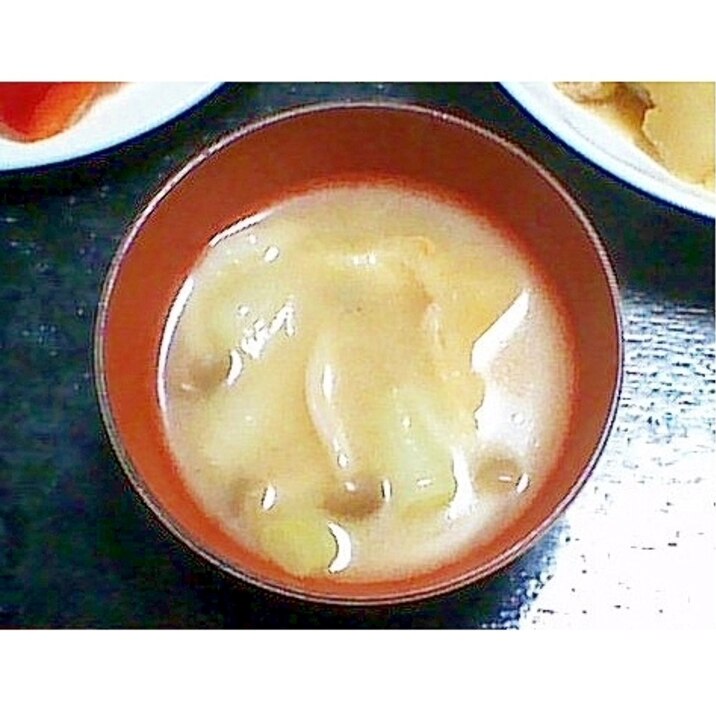 白菜・しめじ・油揚げの味噌汁